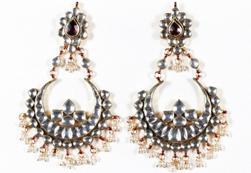 Kundan earrings with pearl accents